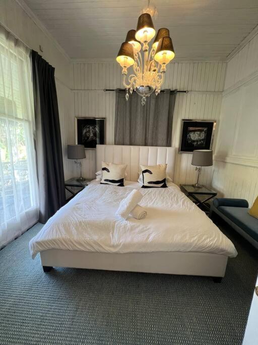 Stunning Tropical Oasis Free Parking Villa