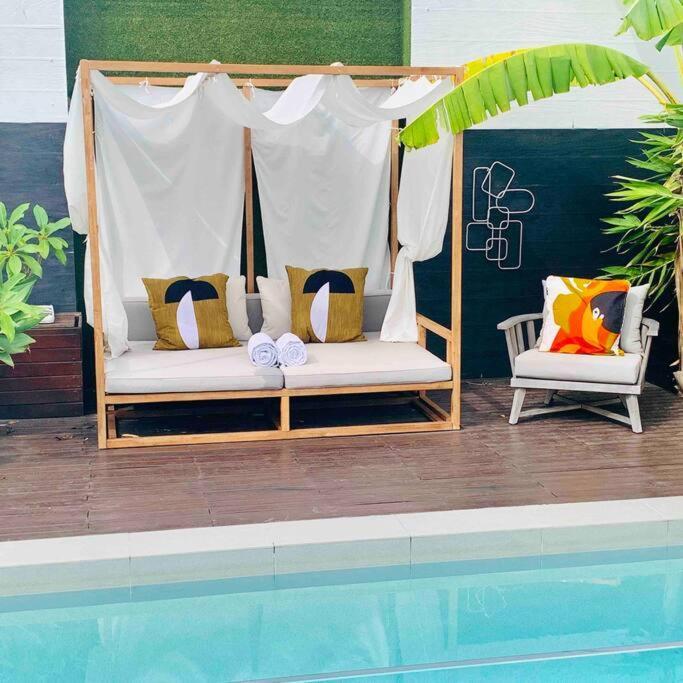 Stunning Tropical Oasis Free Parking Villa