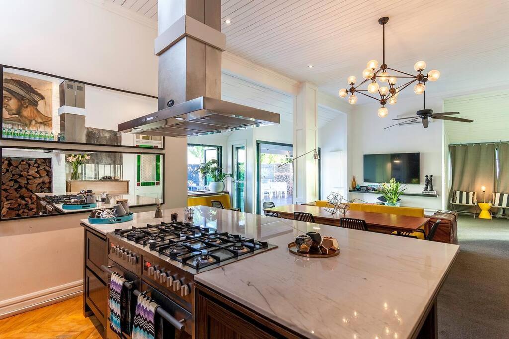 Stunning Tropical Oasis Free Parking Villa *