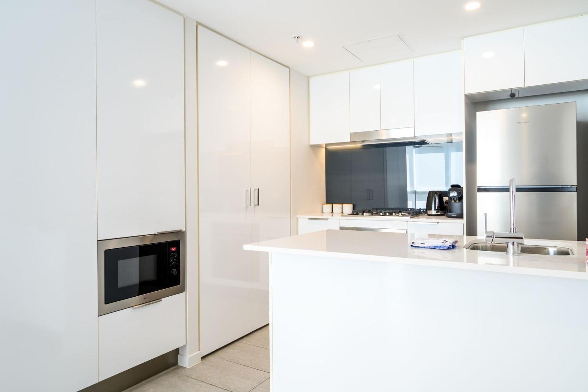 Oasis Stylish With Gym Rooftop Pool Brisbane