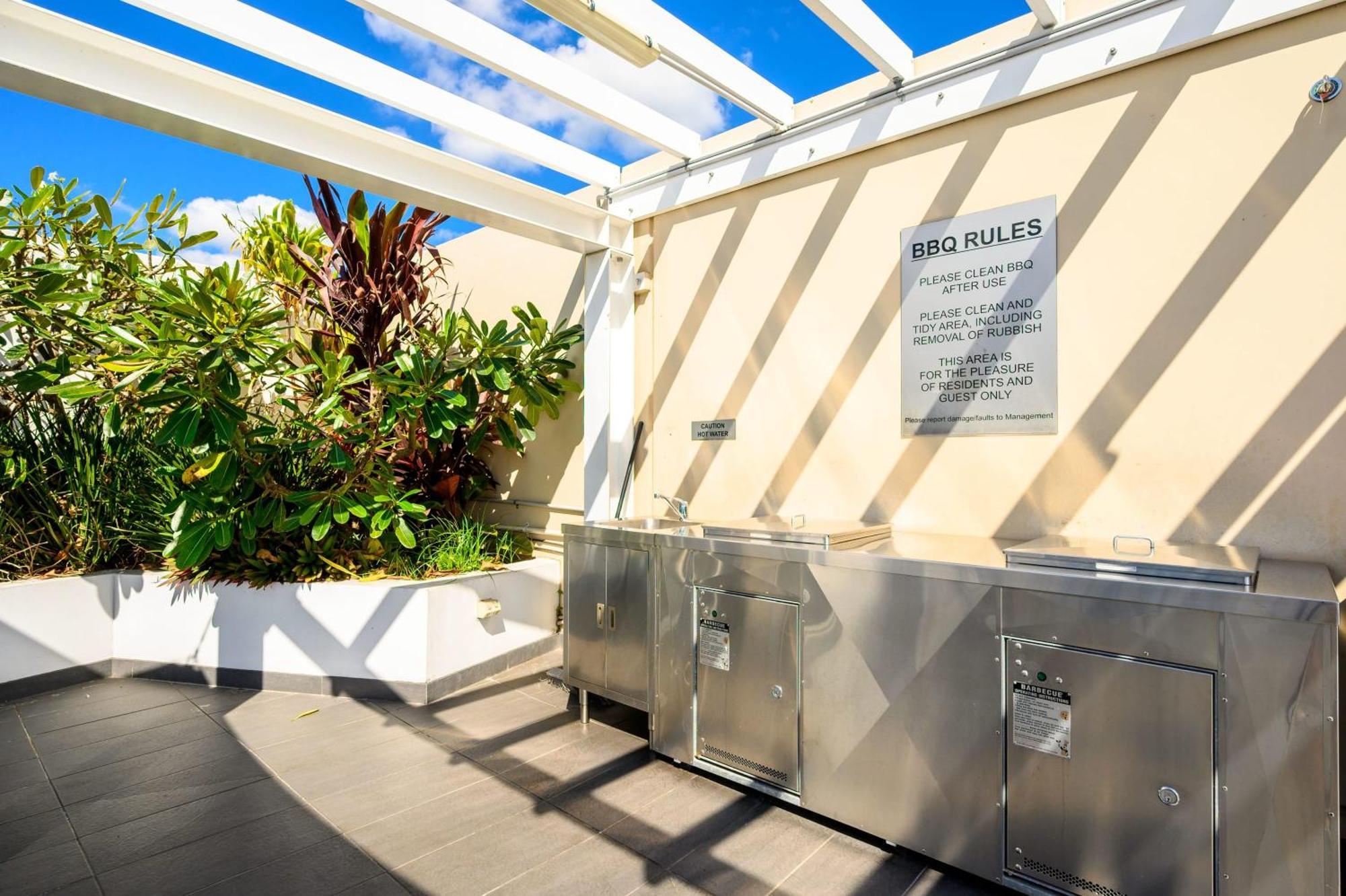 Oasis Stylish With Gym Rooftop Pool Apartment