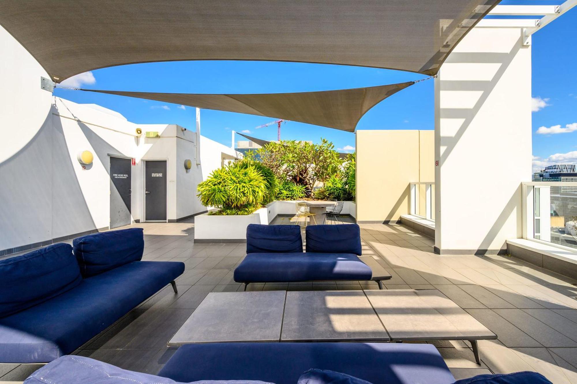 Oasis Stylish With Gym Rooftop Pool Apartment Brisbane