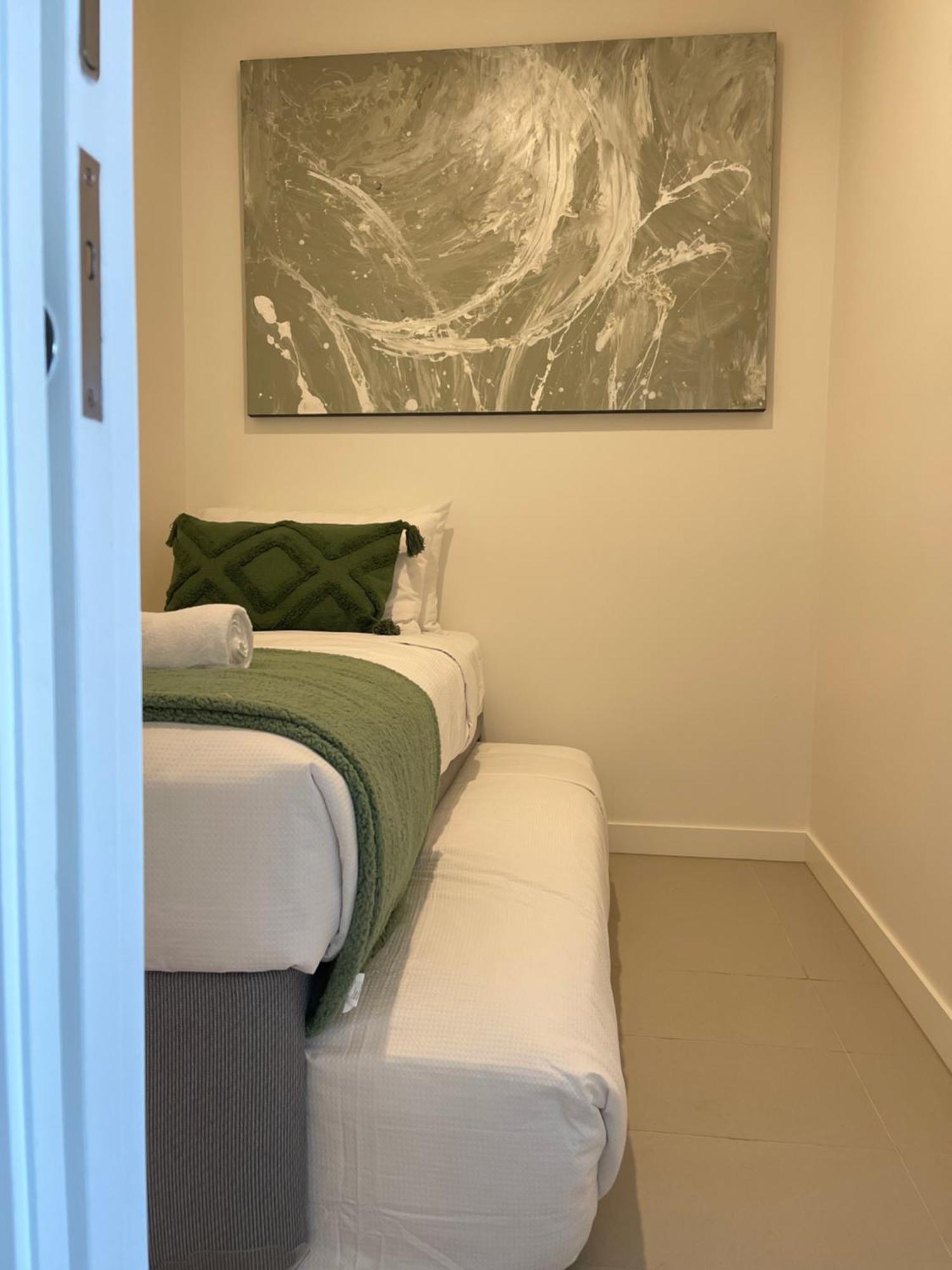 Top-floor Luxe In The Free Parking, Pool, Gym, Wifi