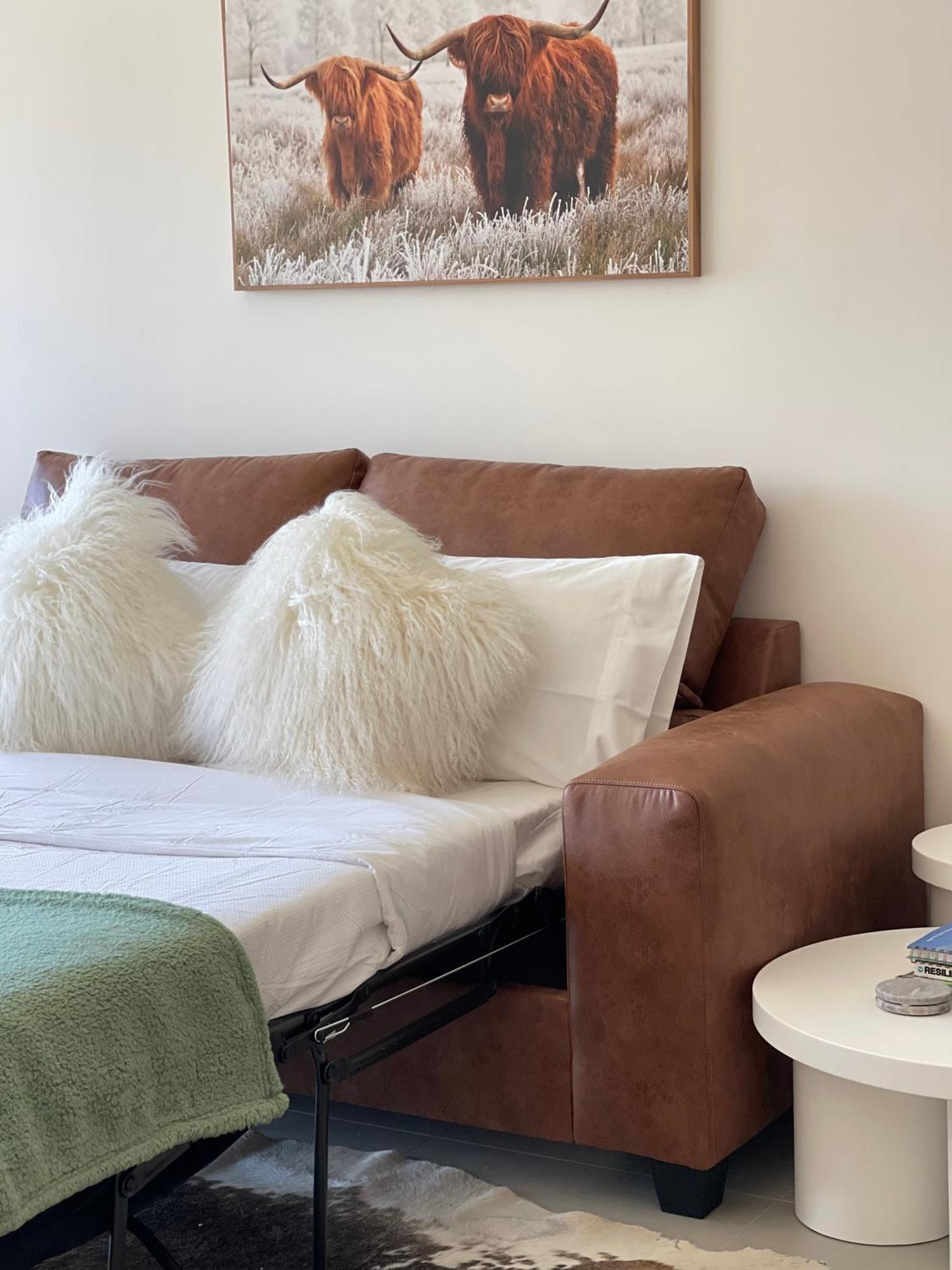 Top-floor Luxe In The Free Parking, Pool, Gym, Wifi *