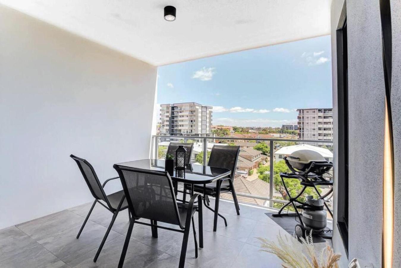 Apartment Modern 2-bed 2-bath - Walk To Hospital & Westfield