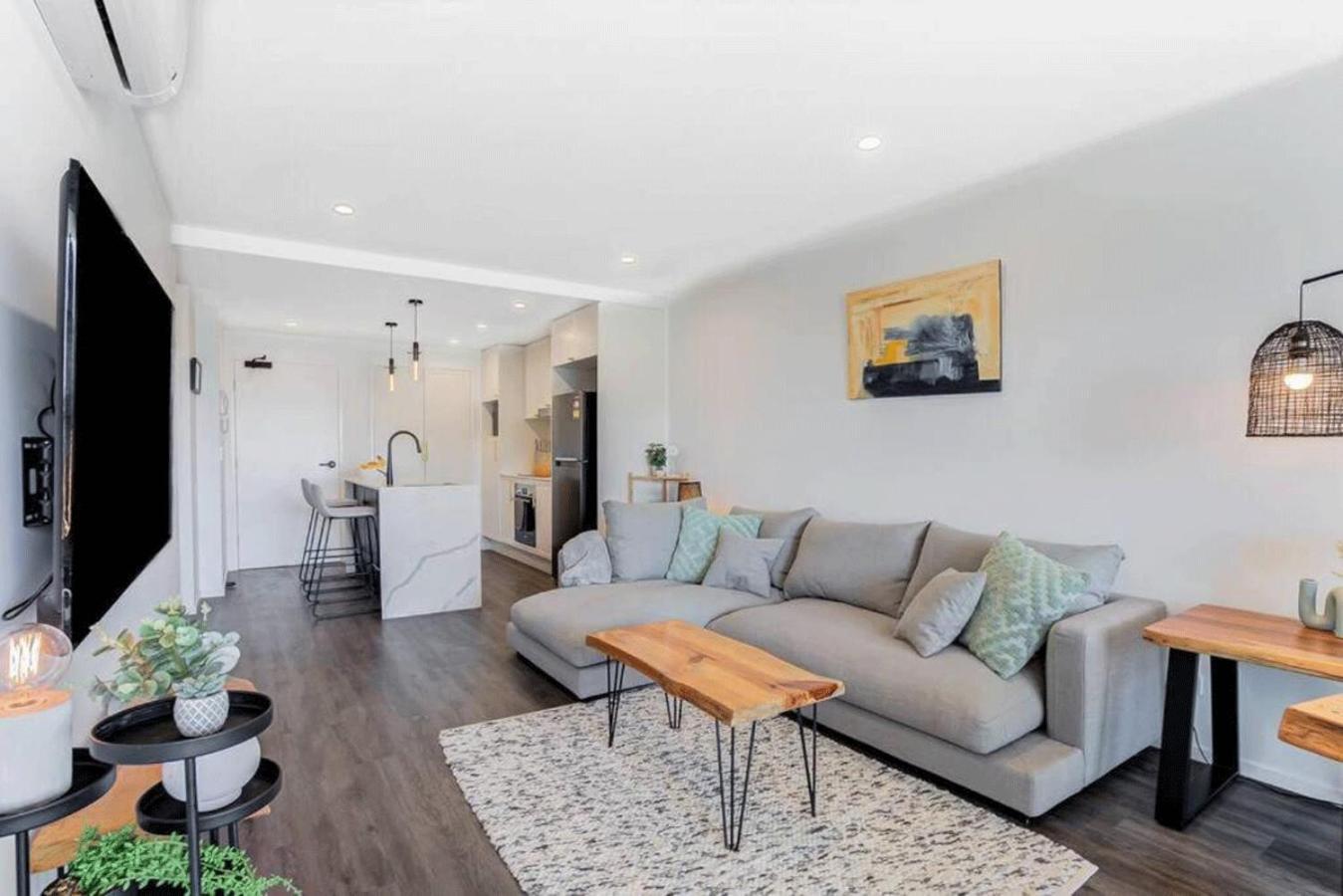 Modern 2-bed 2-bath - Walk To Hospital & Westfield Apartment