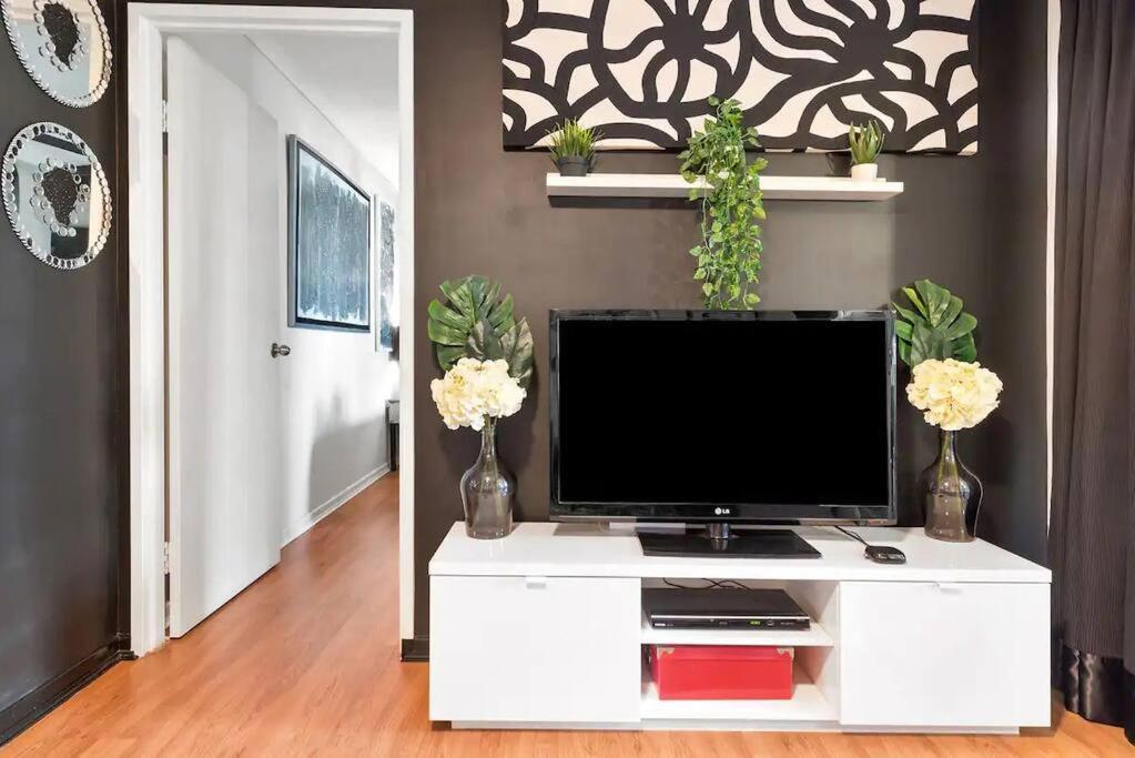 Retro Chic Vibes, Tropical Pool & Prime Location * Brisbane