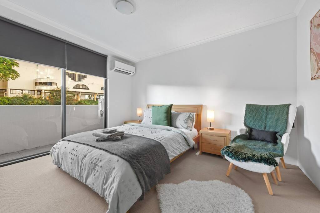 Superb 2bed 2bath 1car Views Cbd *