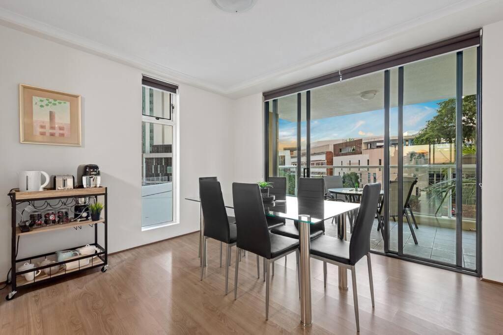 Superb 2bed 2bath 1car Views Cbd Apartment Brisbane