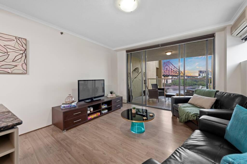 Superb 2bed 2bath 1car Views Cbd Brisbane
