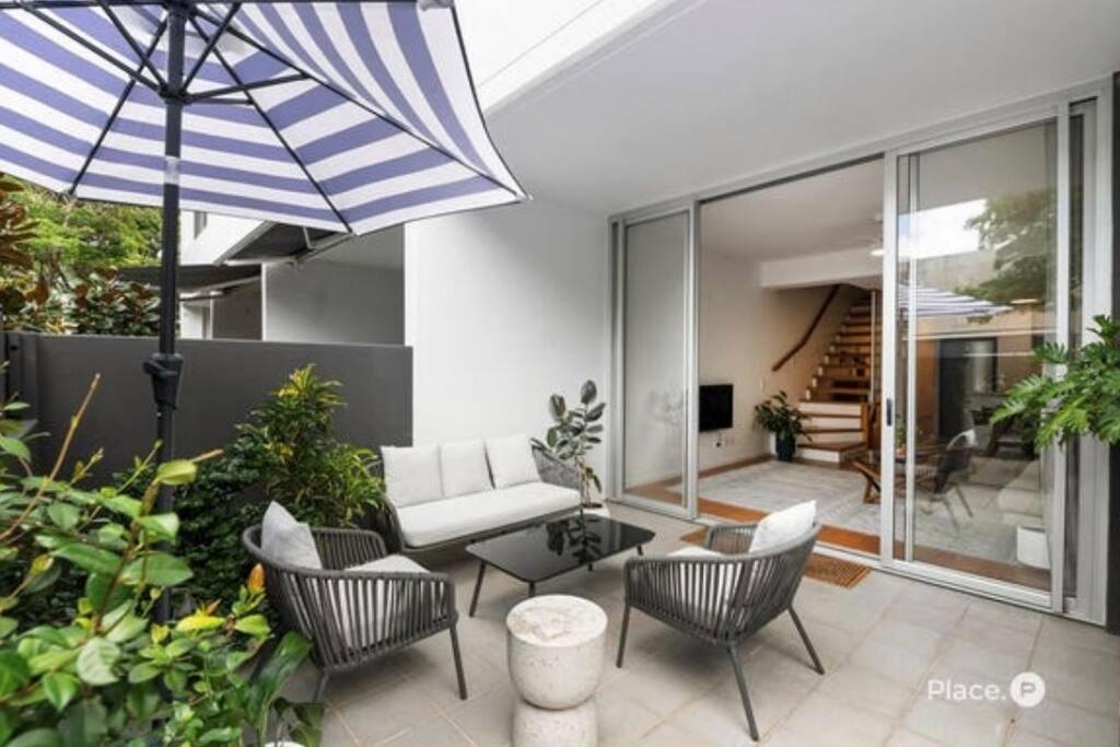 2 Bed Metres From Bulimba Ferry On Oxford Street Apartment Brisbane