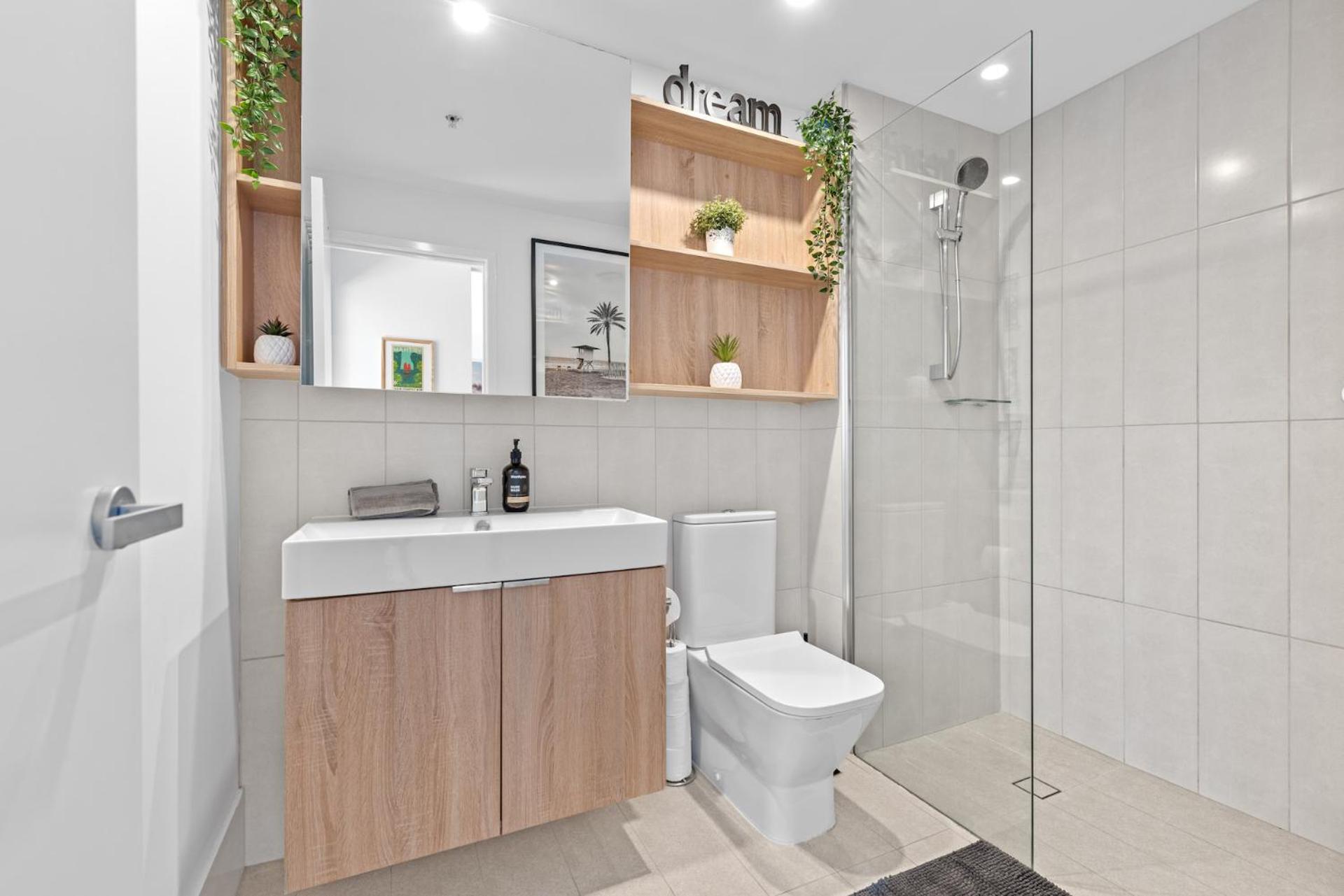 Living! 1bed/1bath/1car/pool Apartment *