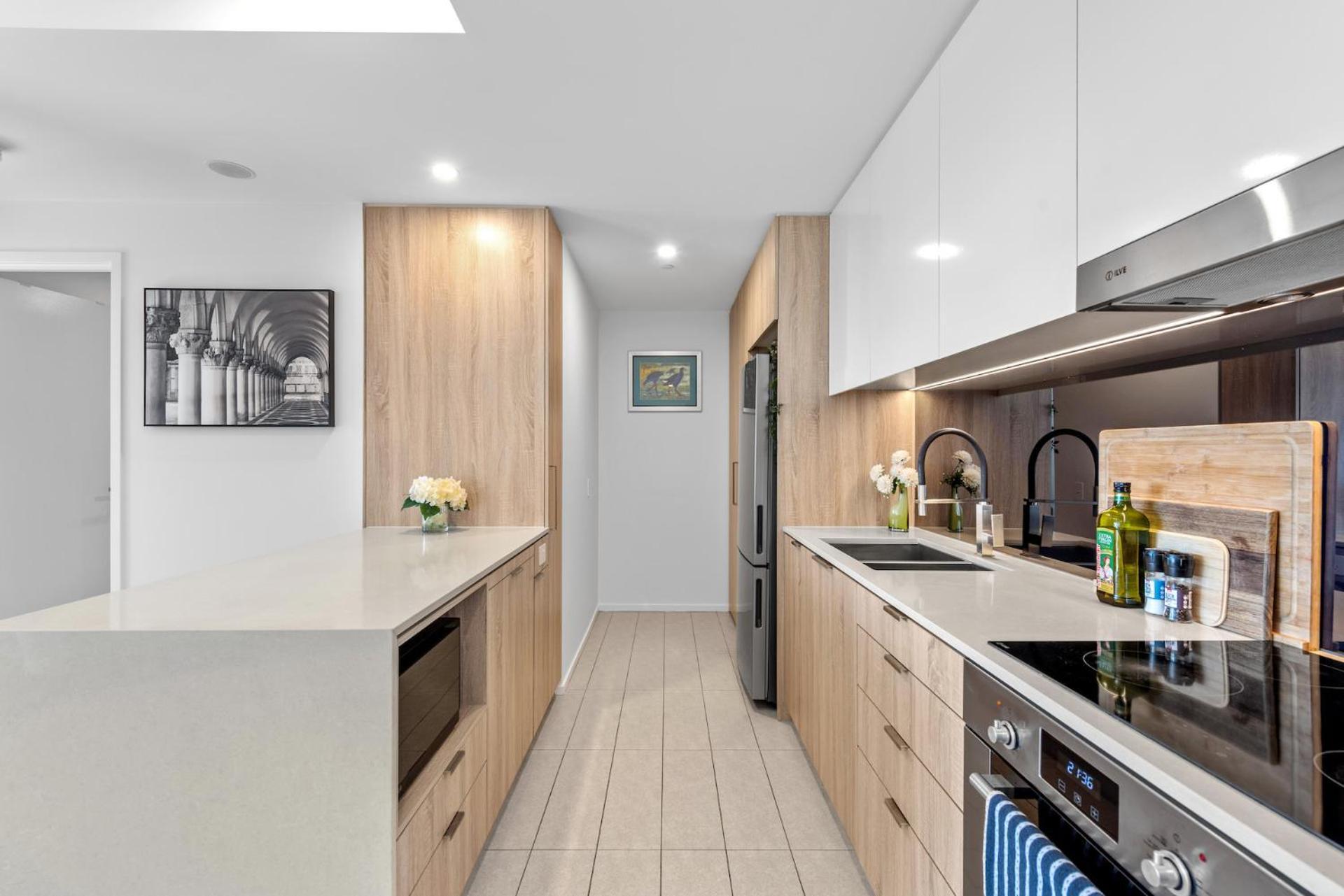 Apartment Living! 1bed/1bath/1car/pool *