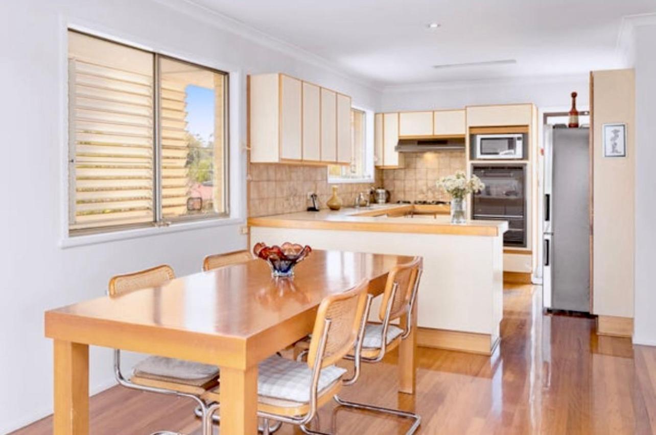 Family Cozy Retreat Near Westfield Villa *