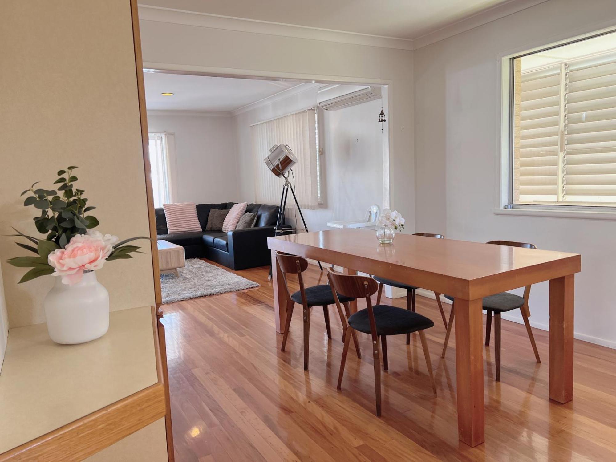 Family Cozy Retreat Near Westfield *