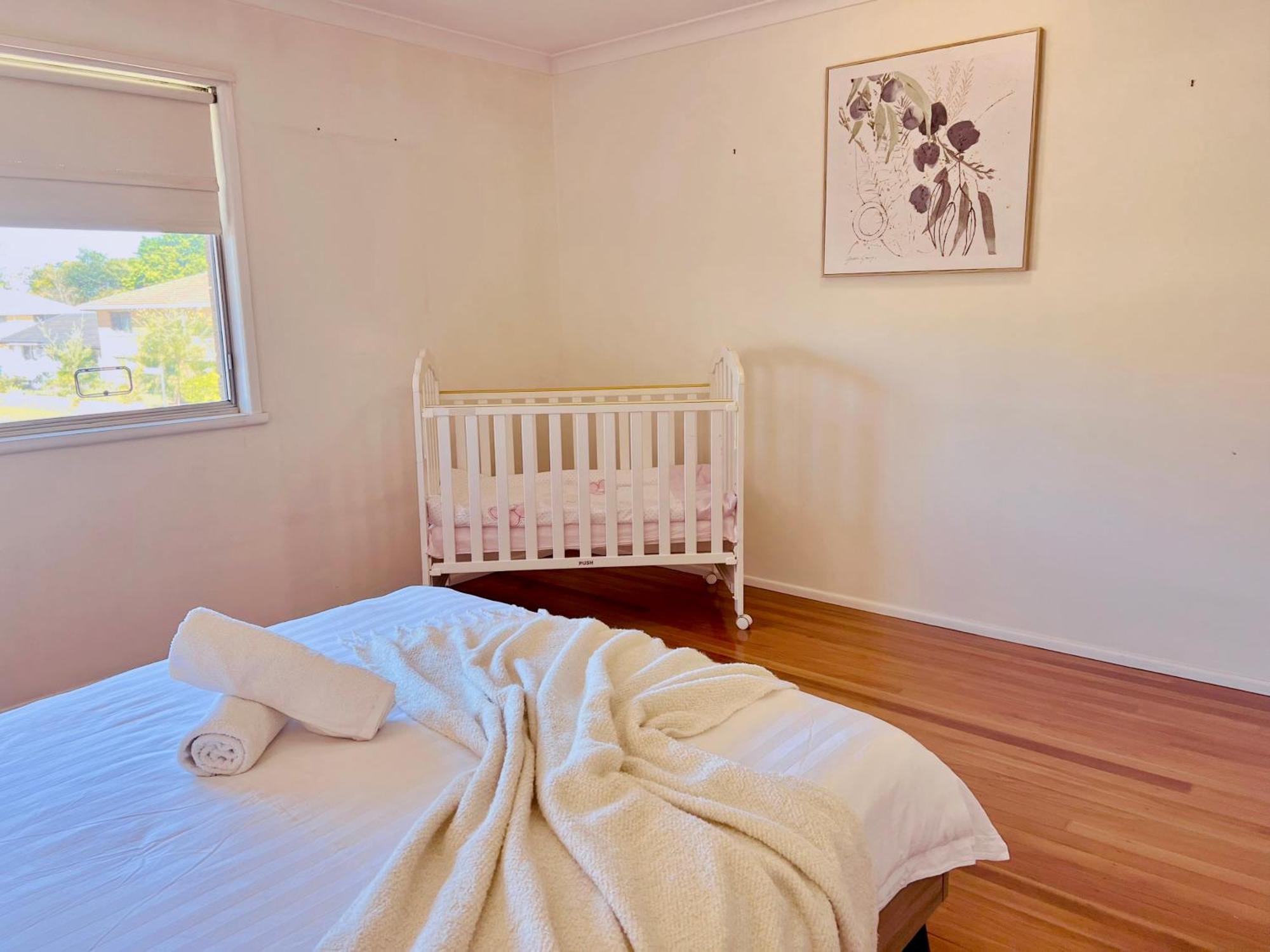 Family Cozy Retreat Near Westfield *