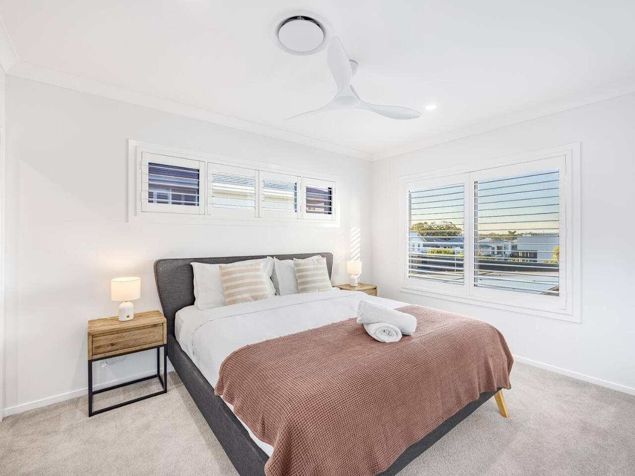 Luxury Golf Course With Theater At Cannon Hill Holiday home Brisbane