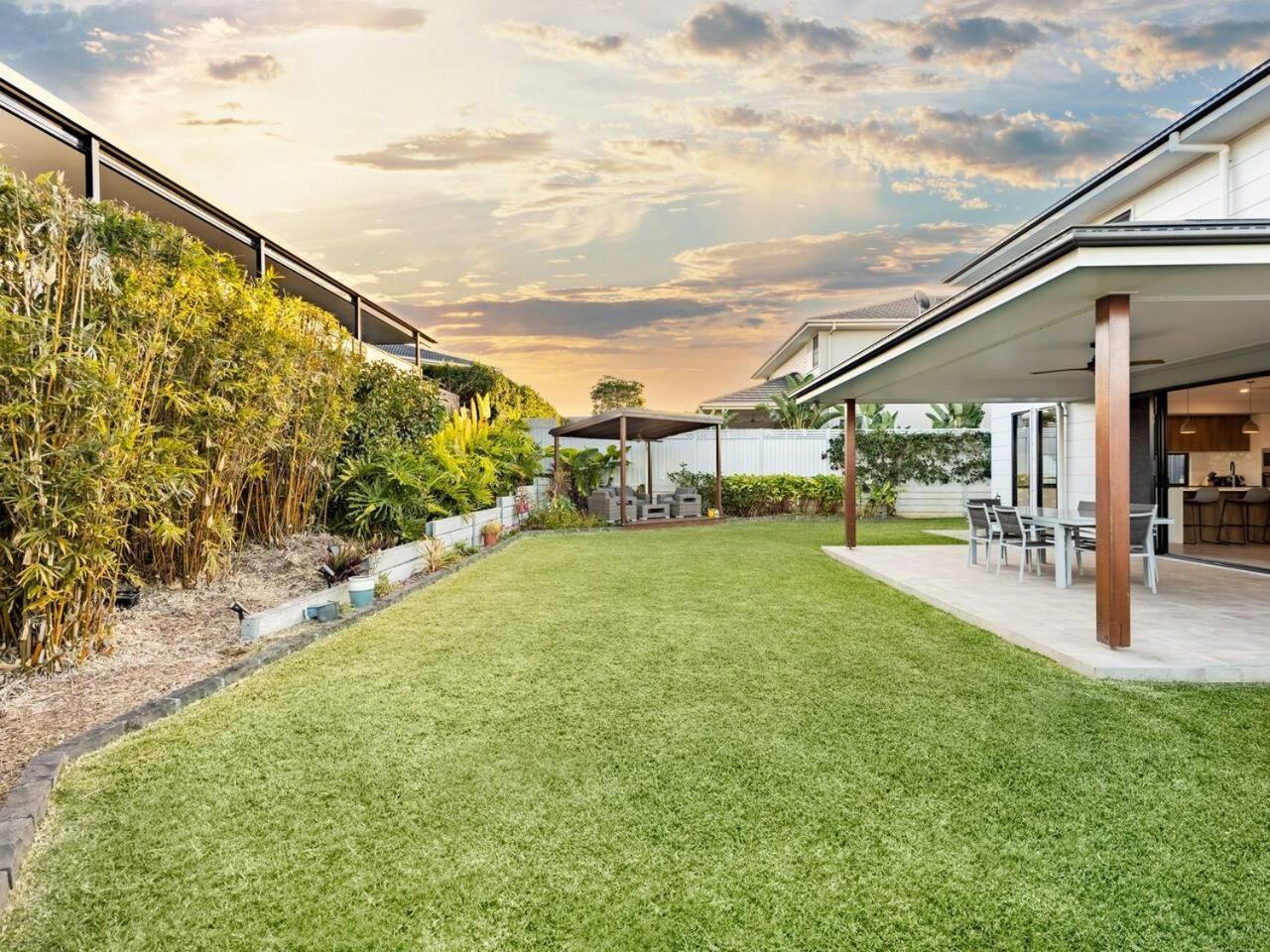 Luxury Golf Course With Theater At Cannon Hill Holiday home Brisbane