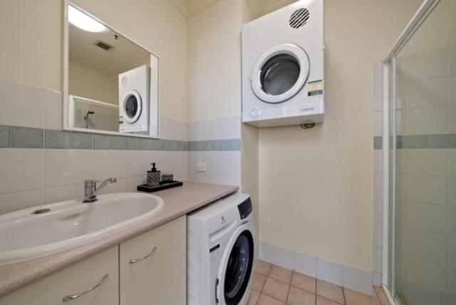 Cool New Yorker Cbd Apartment