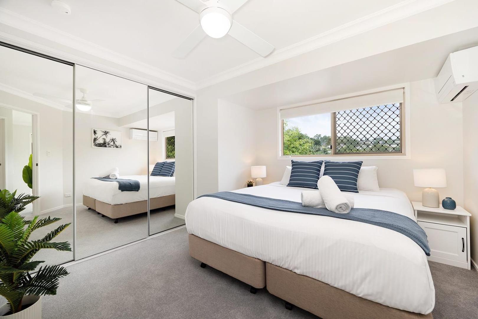 Large Family Pool In Taringa 6km To Cbd Pets Holiday home