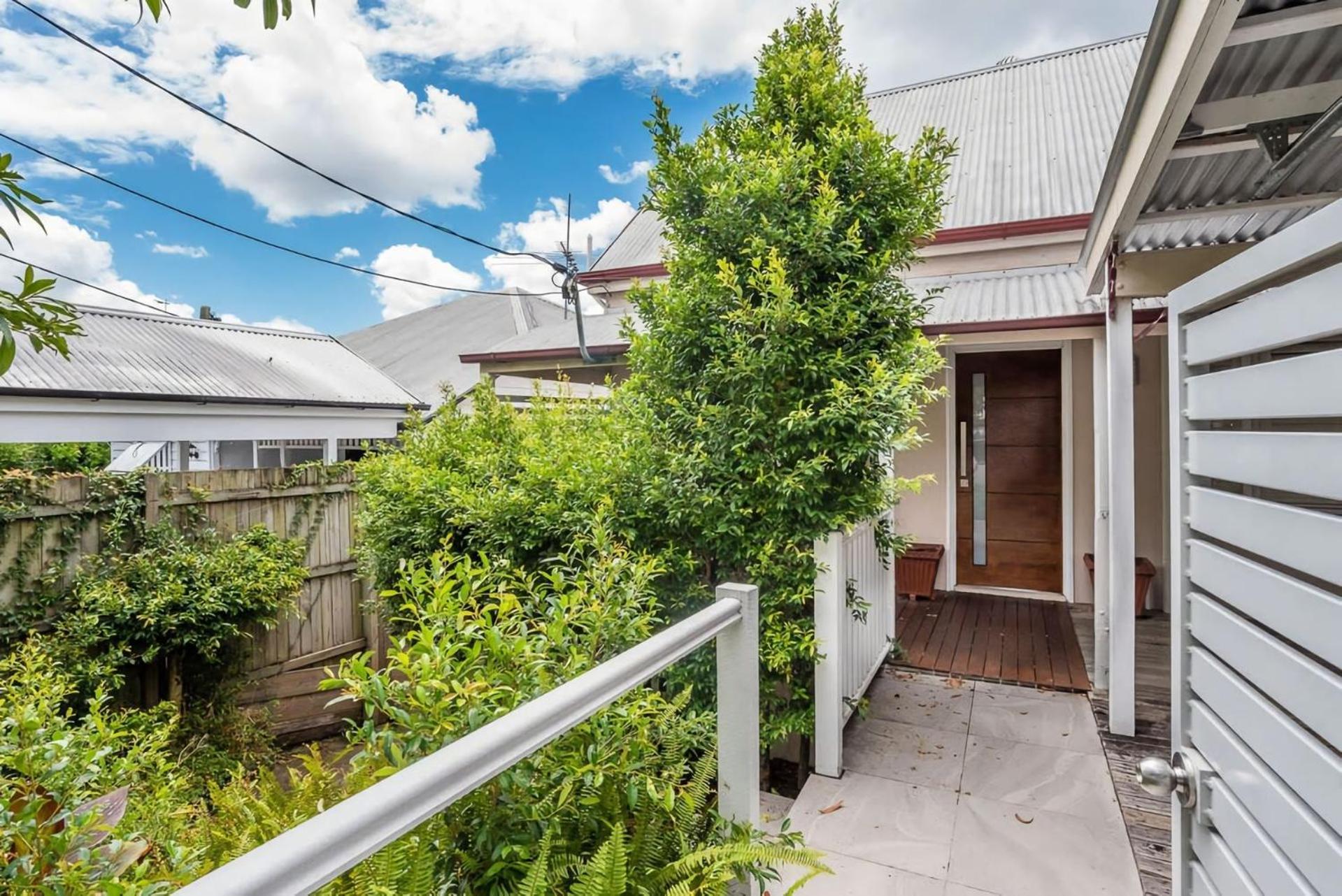 Elegant 4 Bedroom With Entertaining Area