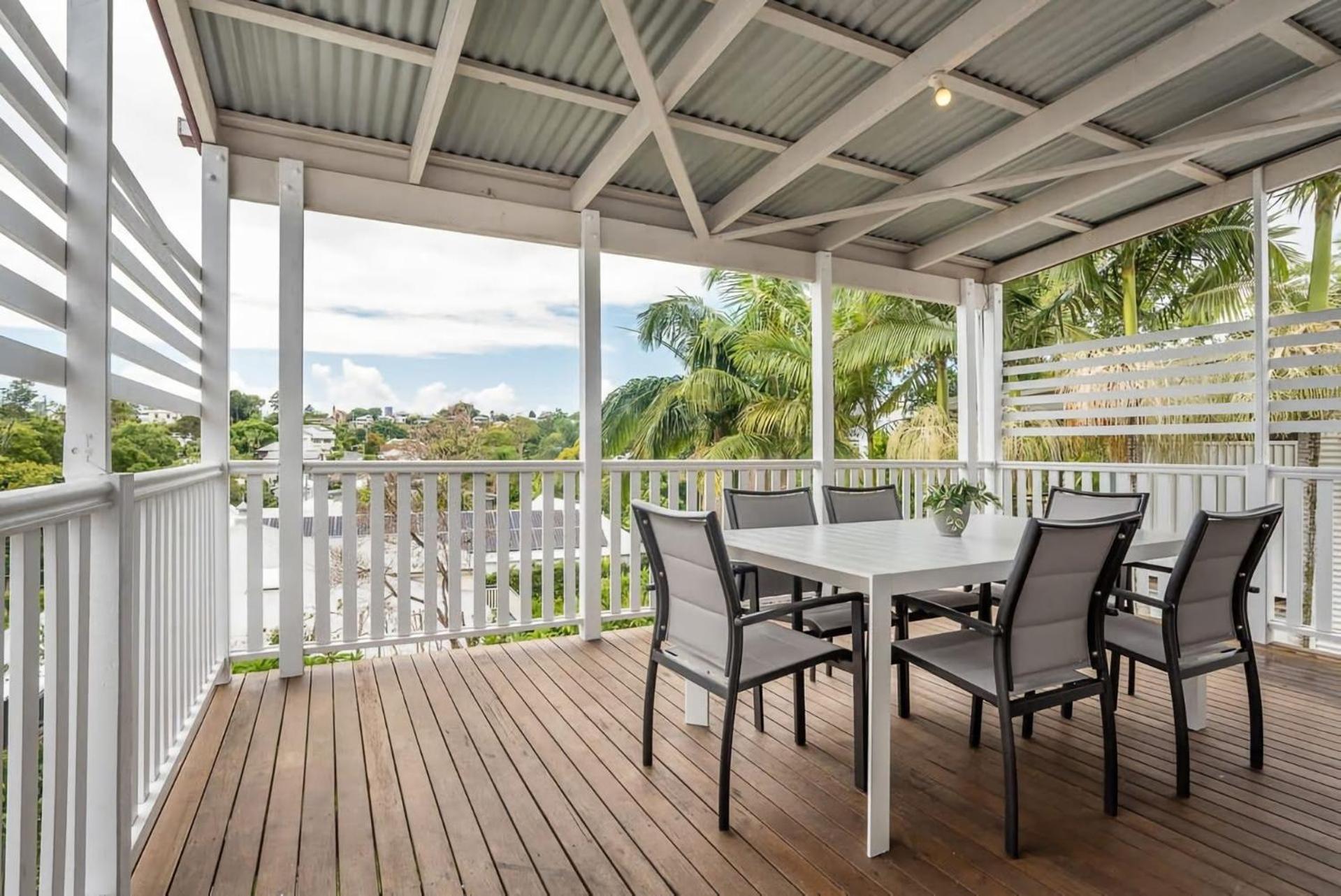 Elegant 4 Bedroom With Entertaining Area * Brisbane