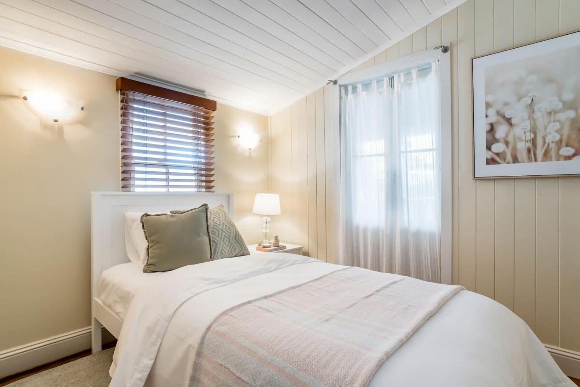 Elegant 4 Bedroom With Entertaining Area Holiday home Brisbane