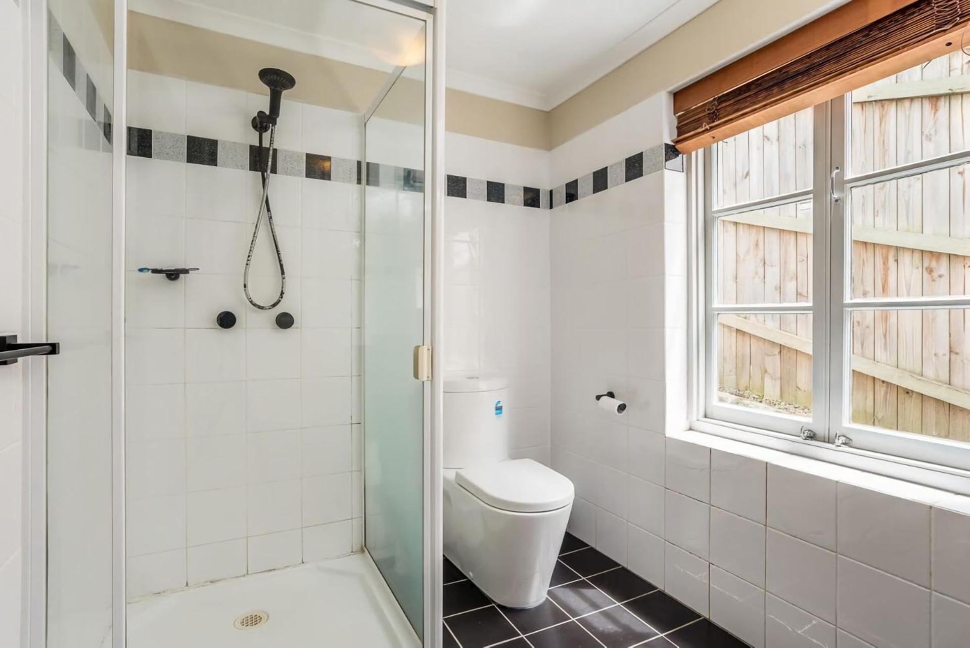 Elegant 4 Bedroom With Entertaining Area *