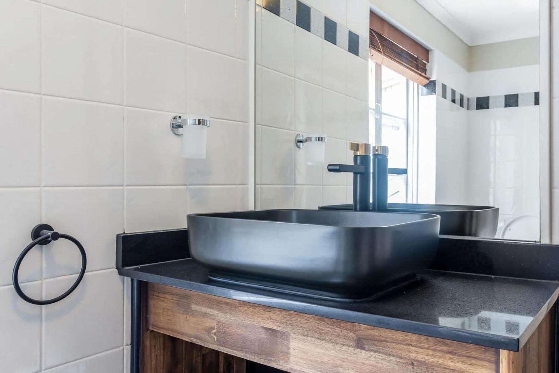 Elegant 4 Bedroom With Entertaining Area * Brisbane
