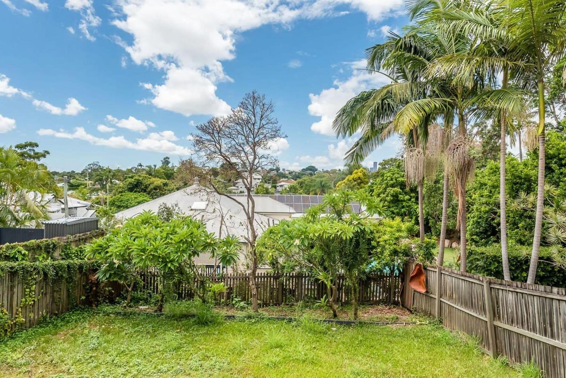 Elegant 4 Bedroom With Entertaining Area Brisbane