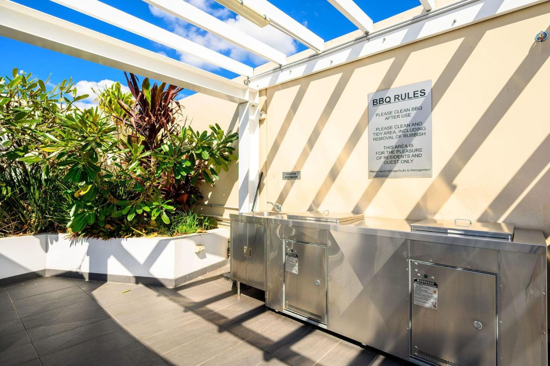 Oasis Stylish With Gym Rooftop Pool Brisbane