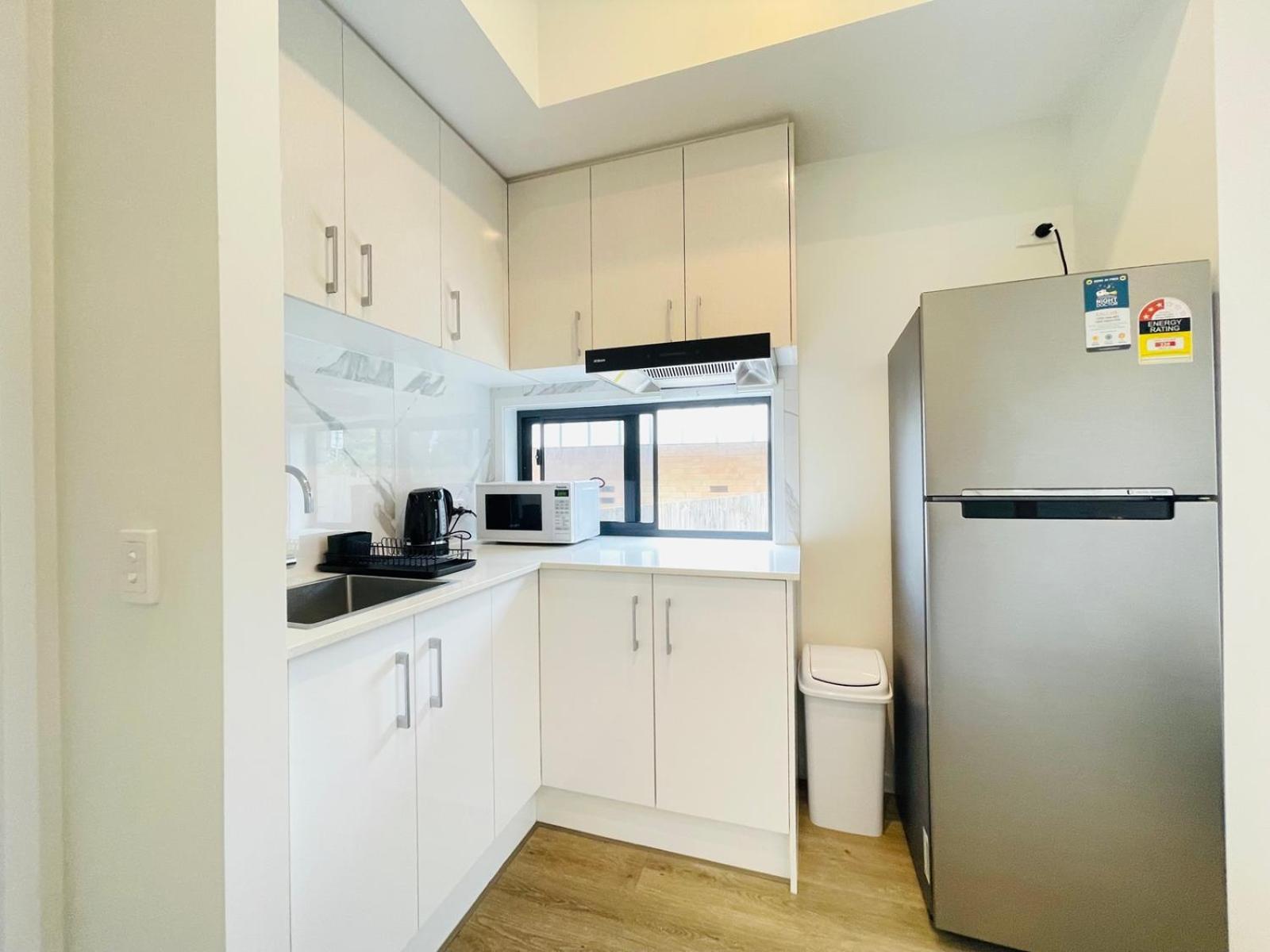 Independent With Onsuite And Small Kitchen