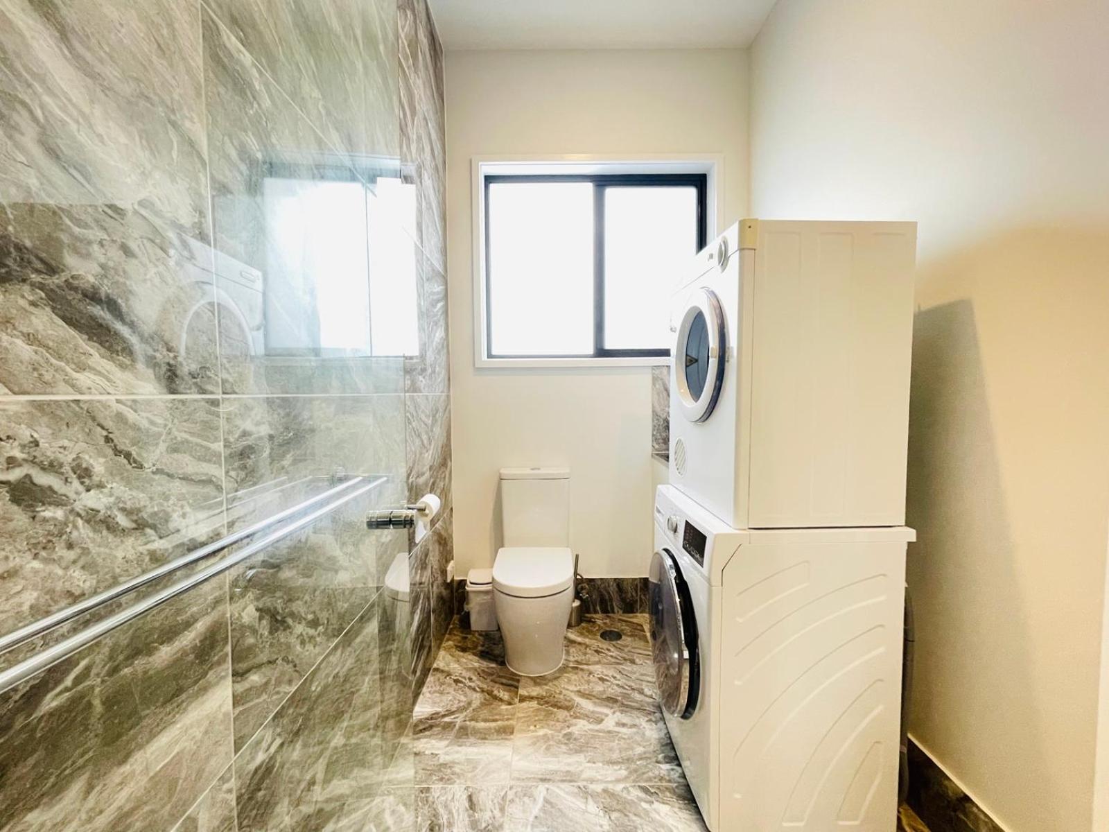 Guest house Independent With Onsuite And Small Kitchen