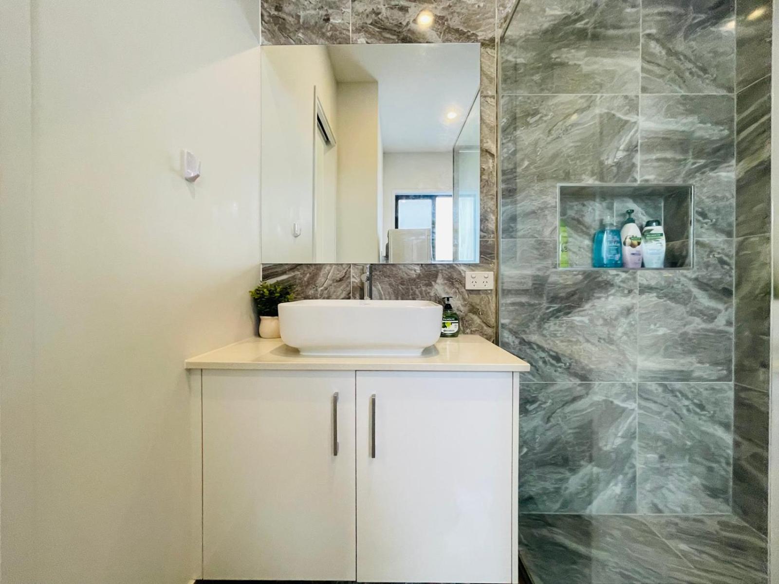 Independent With Onsuite And Small Kitchen Guest house