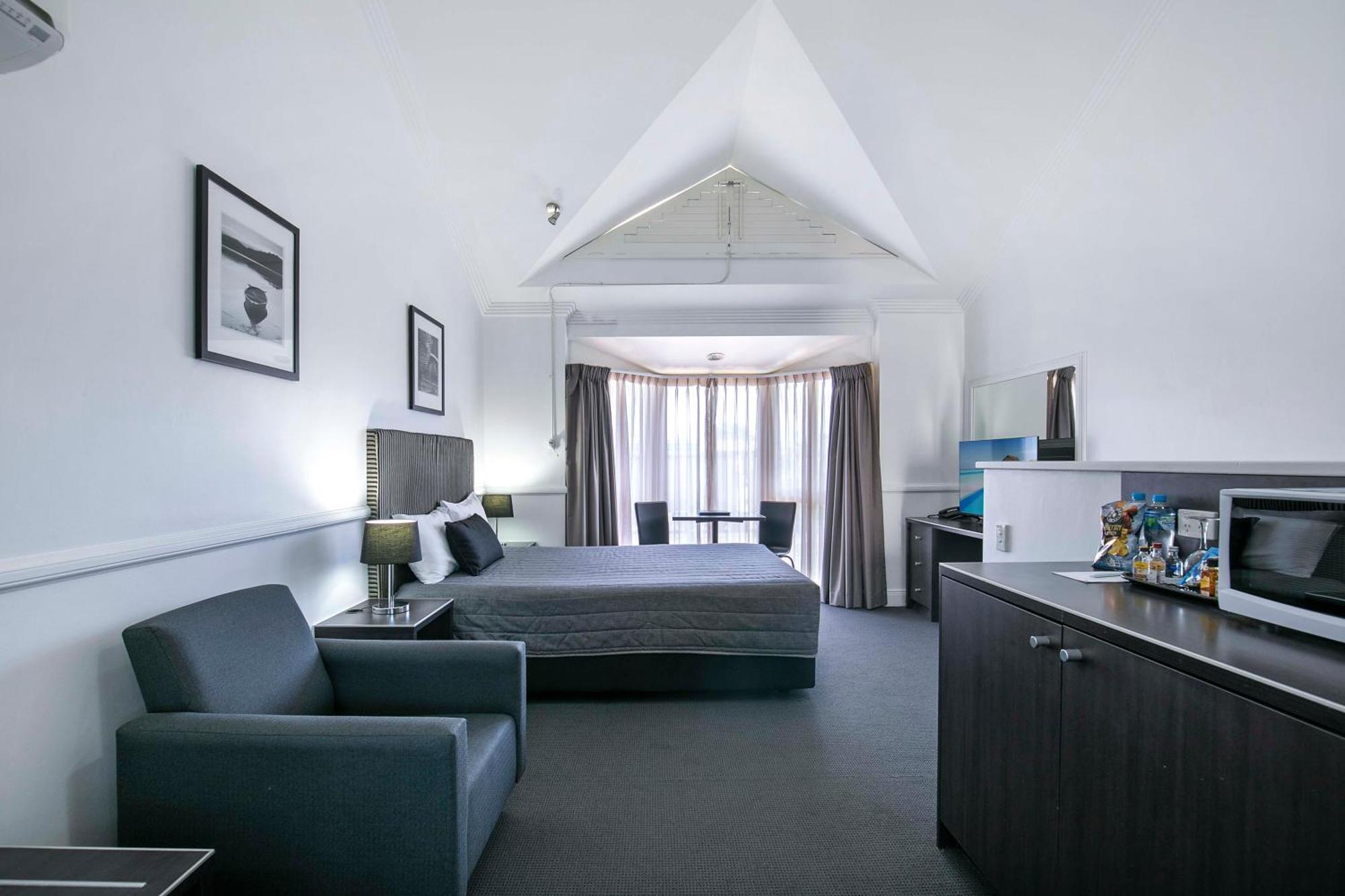 Comfort & Northgate Airport 4*