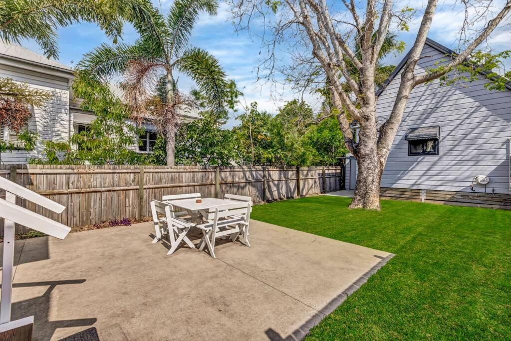 Holiday home Gabba 2 Separate Homes 1 Block 6 Bdrms