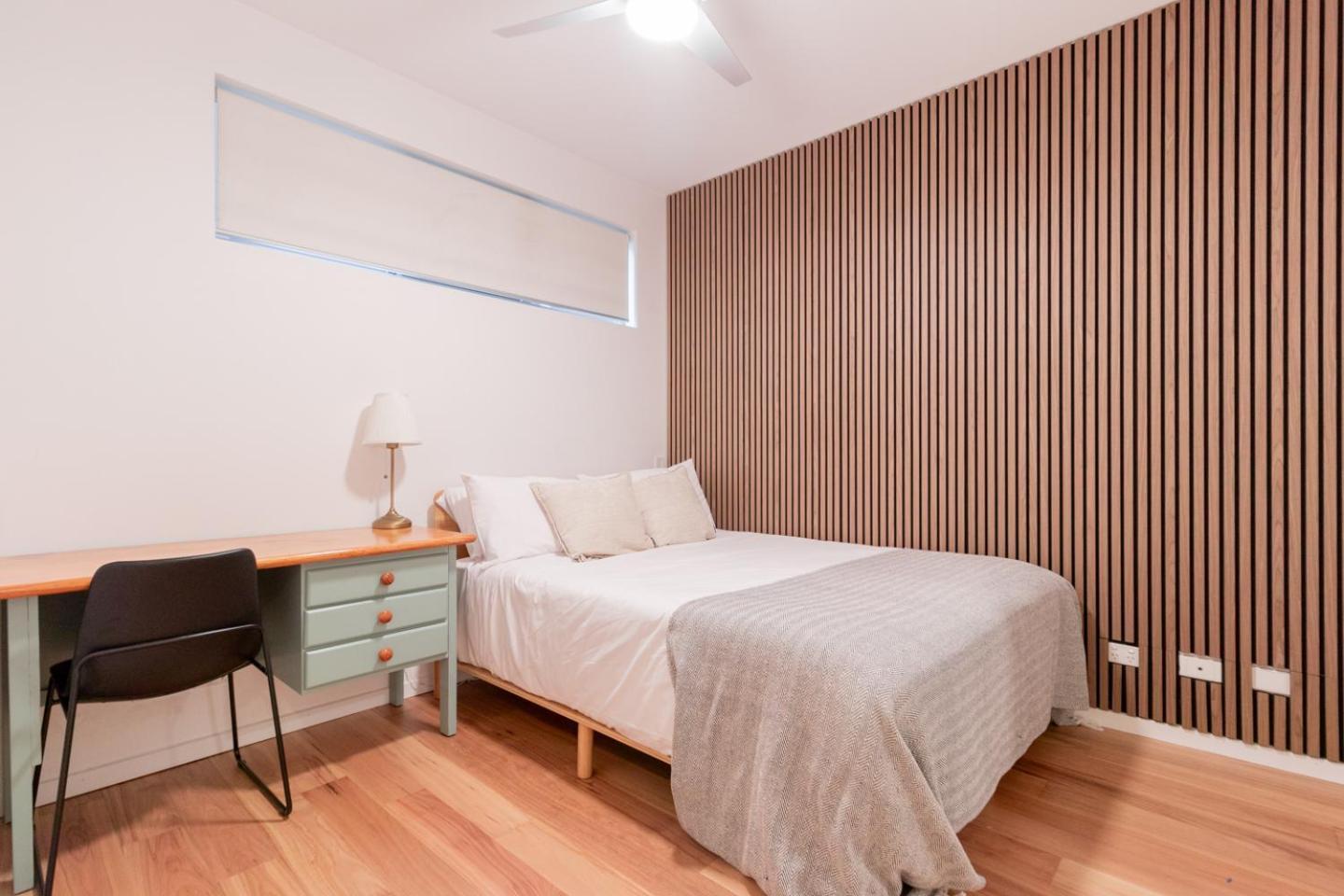 2 Bed Metres From Bulimba Ferry On Oxford Street * Brisbane