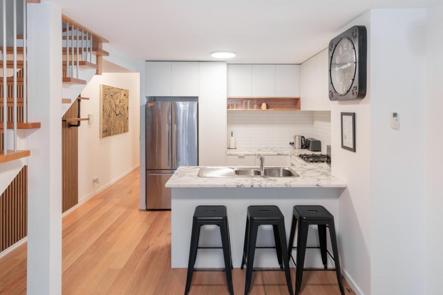 Apartment 2 Bed Metres From Bulimba Ferry On Oxford Street *