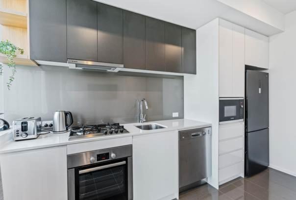 Spacious One-bedroom In South * Brisbane