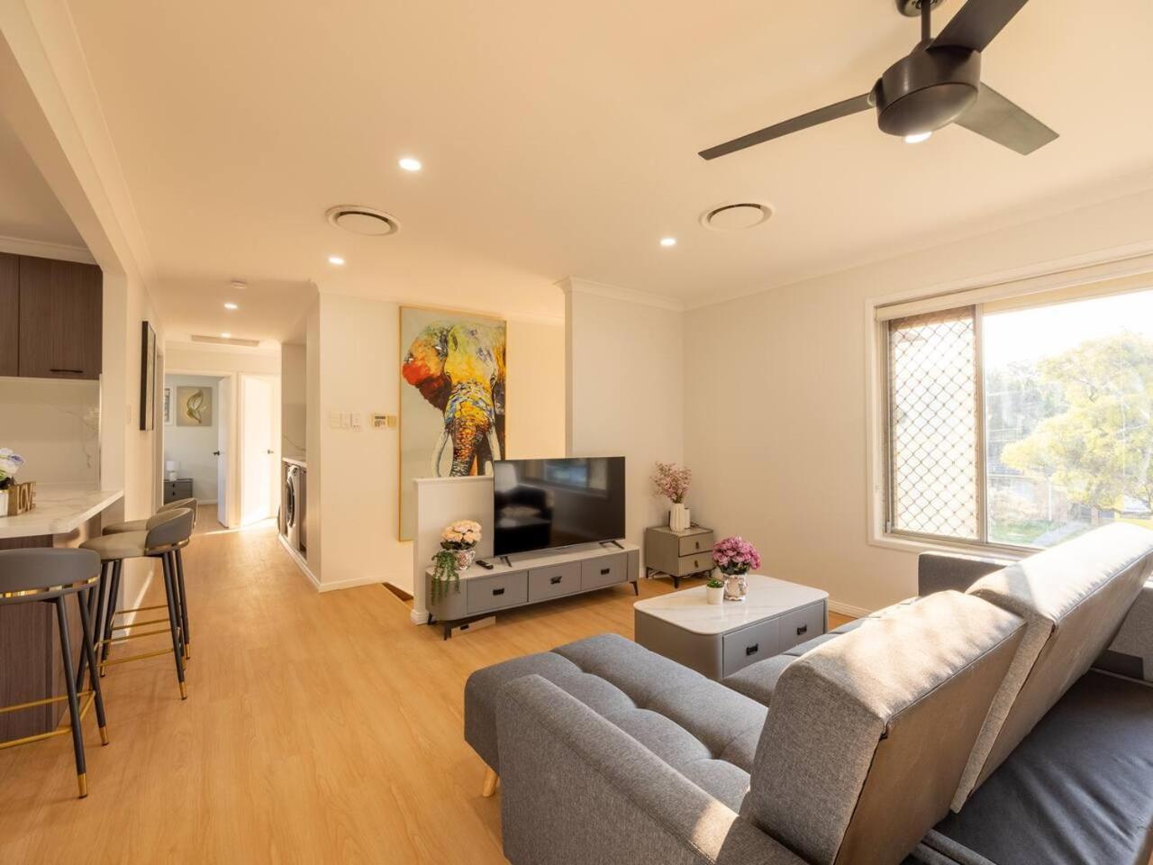 Super Value 4br House Near Westfield Shops And Parks *