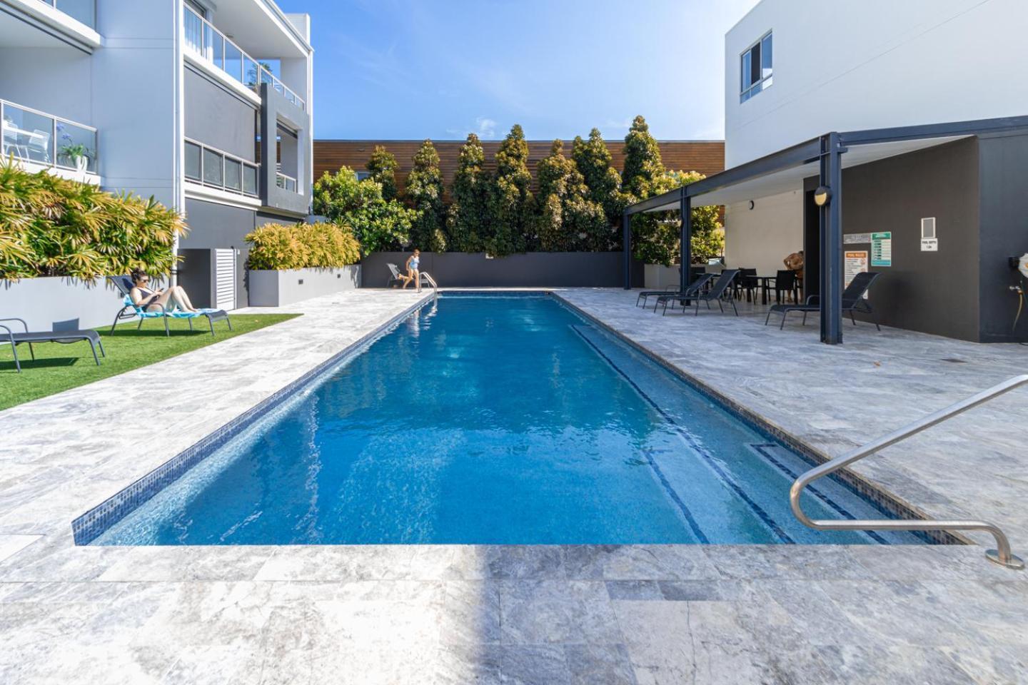 2 Bed Metres From Bulimba Ferry On Oxford Street * Brisbane