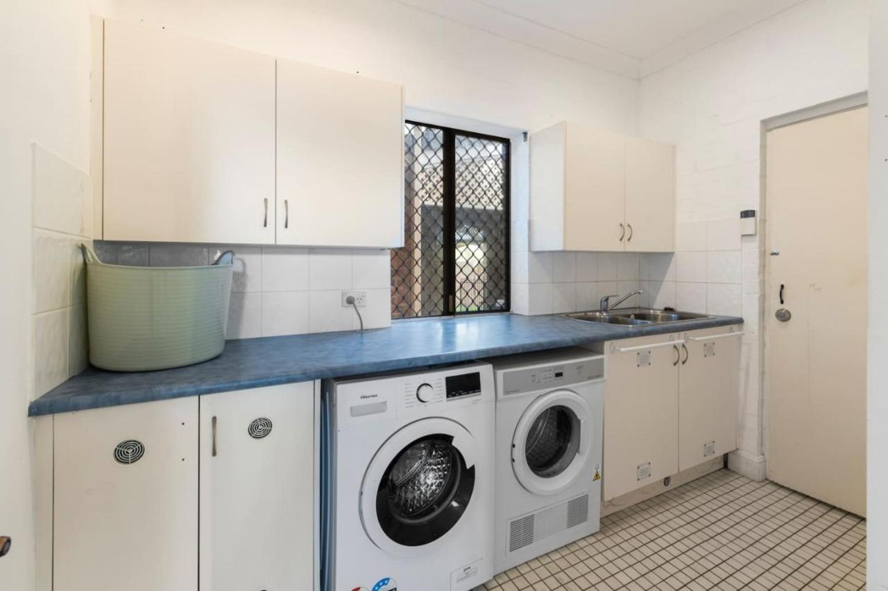 Holiday home Spacious Affordable 7b3b 2 Living Pool Yard And Mall *