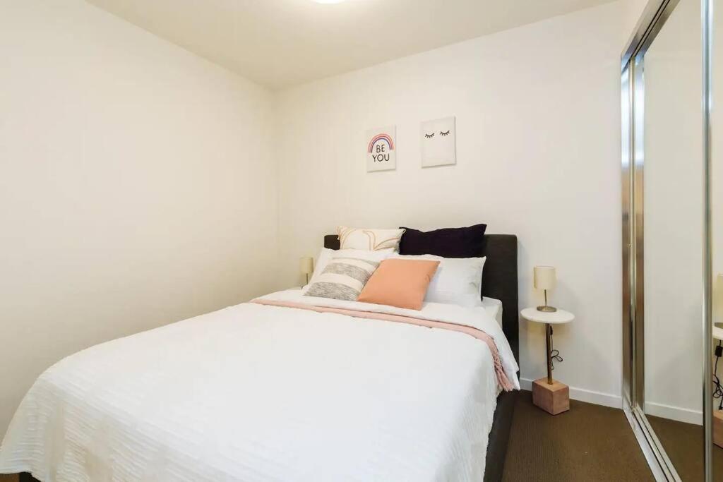 Apartment Modern Style River View 2 Bedroom With Parking