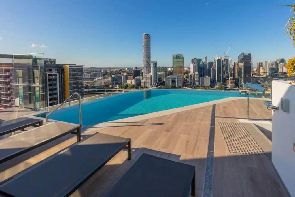 Apartment Modern Style River View 2 Bedroom With Parking
