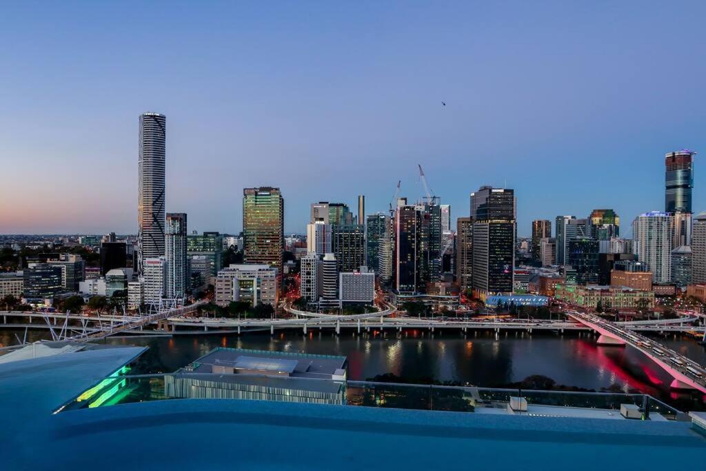 Modern Style River View 2 Bedroom With Parking * Brisbane