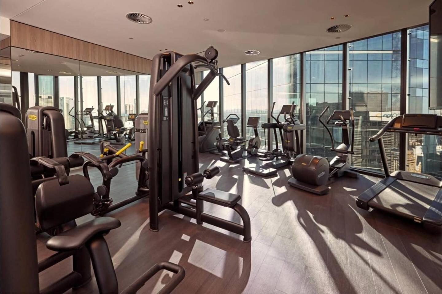 Apartment Riverfront 2 Bedroom In With Parking