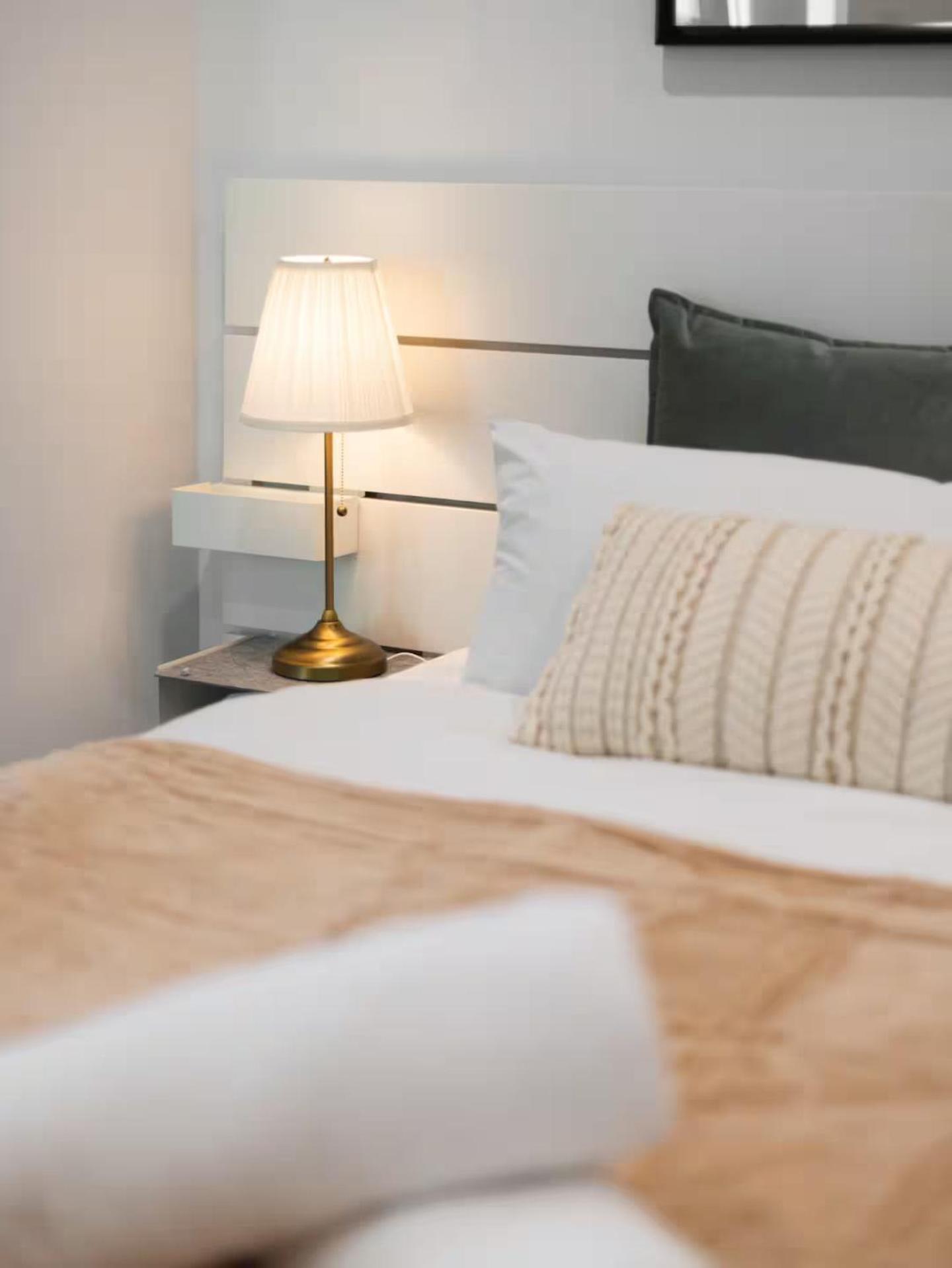 Apartment Riverfront 2 Bedroom In With Parking *