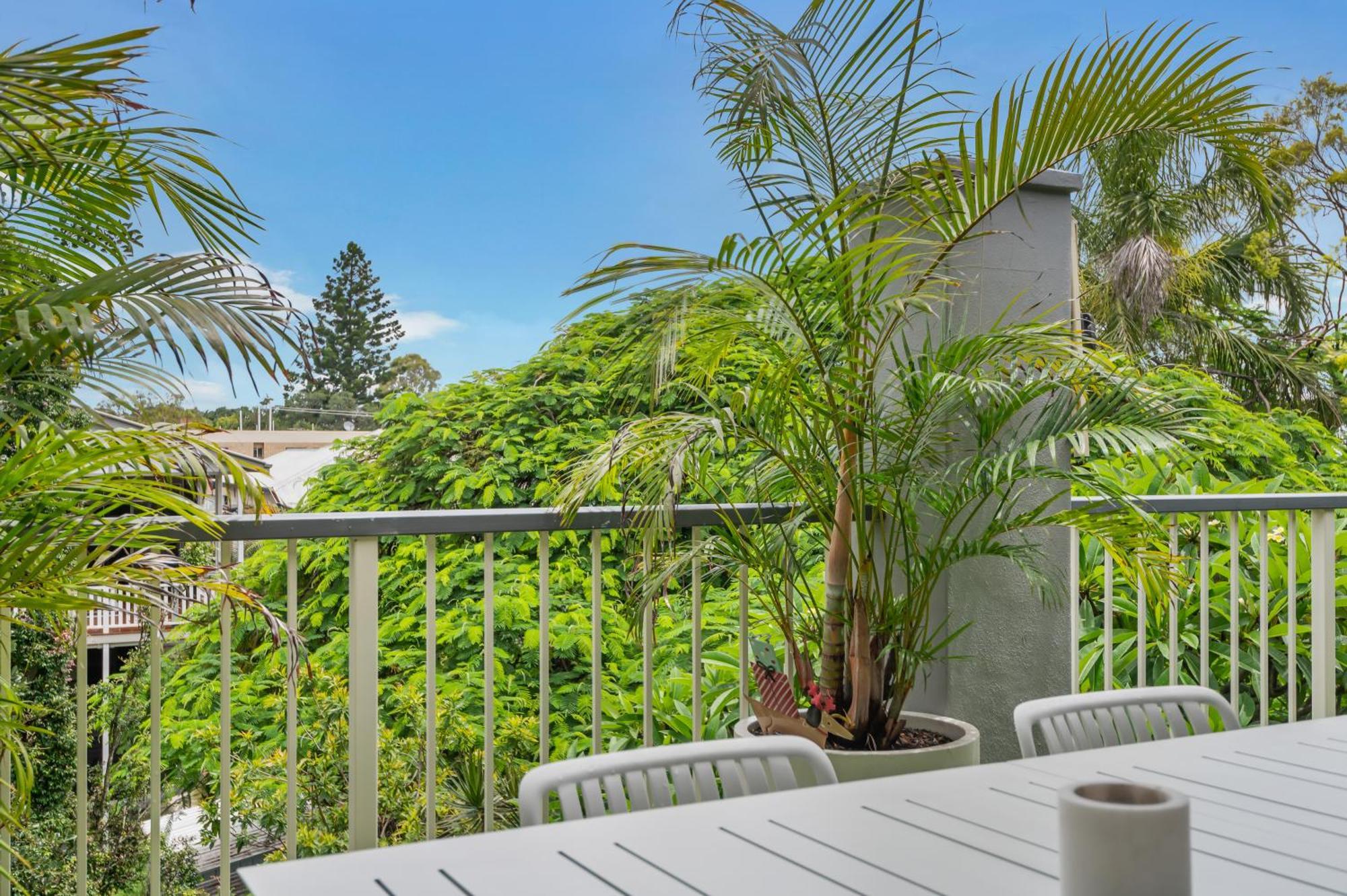 Spacious 3bdroom Entertaining Unit Close To City, Cafes And Shops Apartment