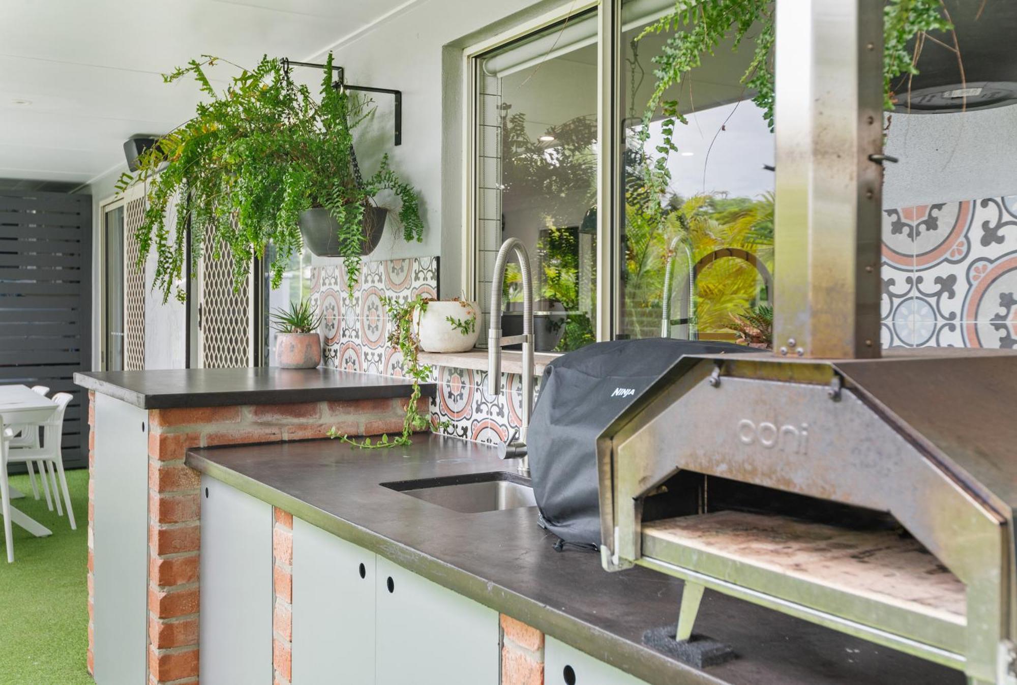 Spacious 3bdroom Entertaining Unit Close To City, Cafes And Shops Apartment *