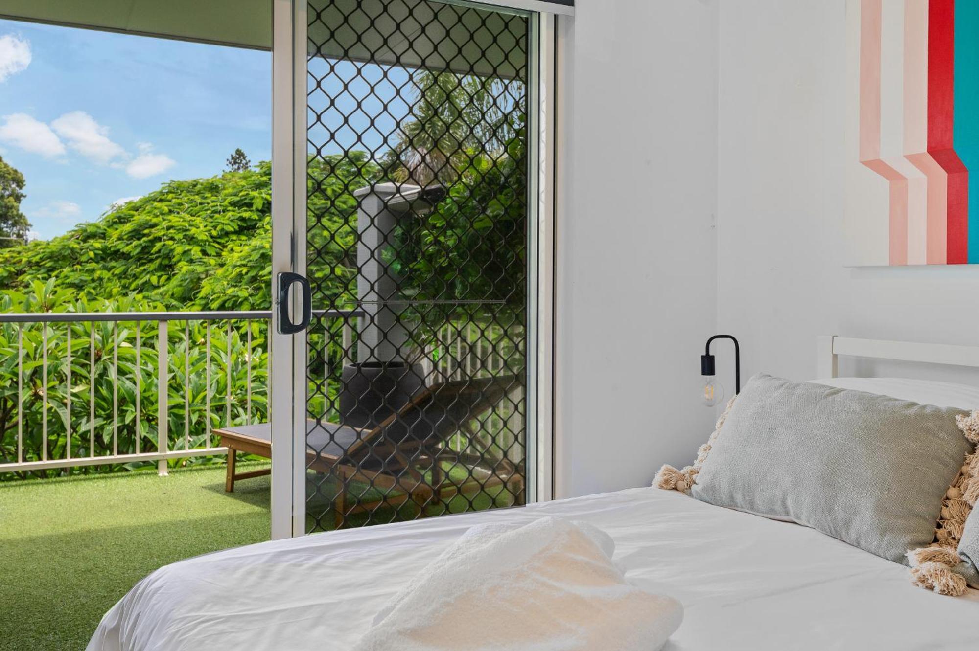 Spacious 3bdroom Entertaining Unit Close To City, Cafes And Shops *